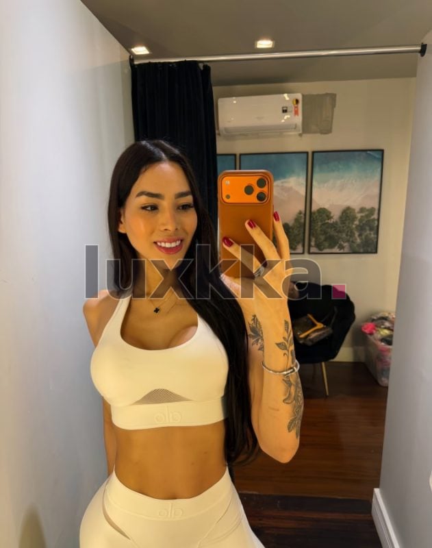 Larissa Araújo, acompanhante trans em Copacabana, Rio de Janeiro, foto 111 de 142