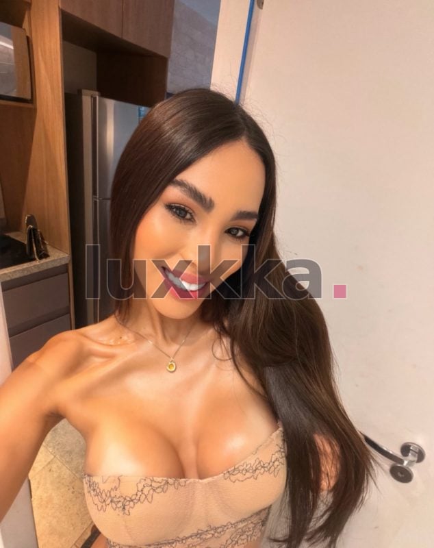 Larissa Araújo, acompanhante trans em Copacabana, Rio de Janeiro, foto 107 de 142