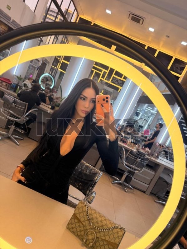 Larissa Araújo, acompanhante trans em Copacabana, Rio de Janeiro, foto 79 de 142