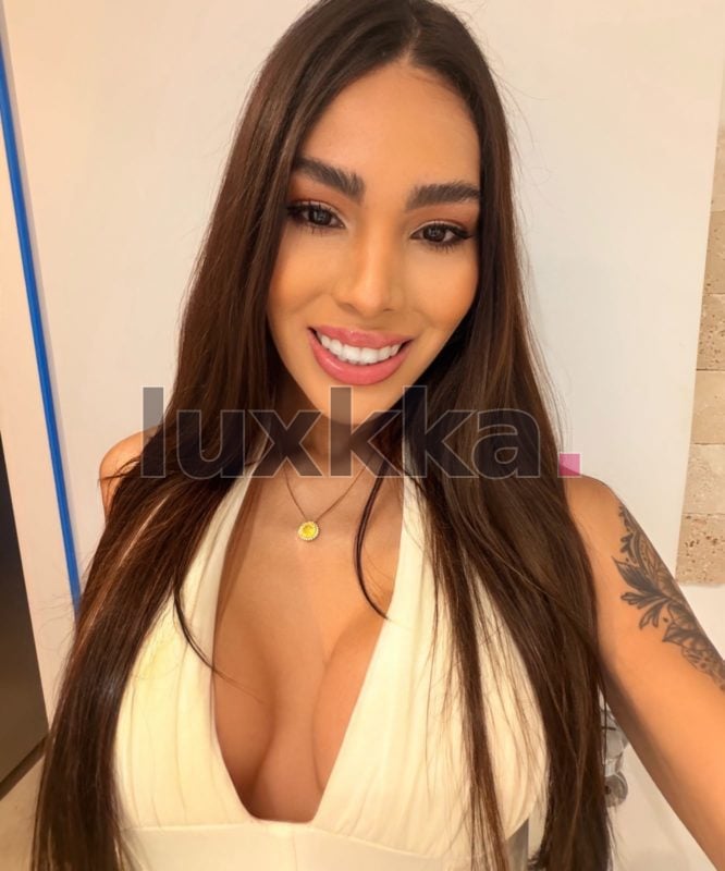 Larissa Araújo, acompanhante trans em Copacabana, Rio de Janeiro, foto 117 de 142