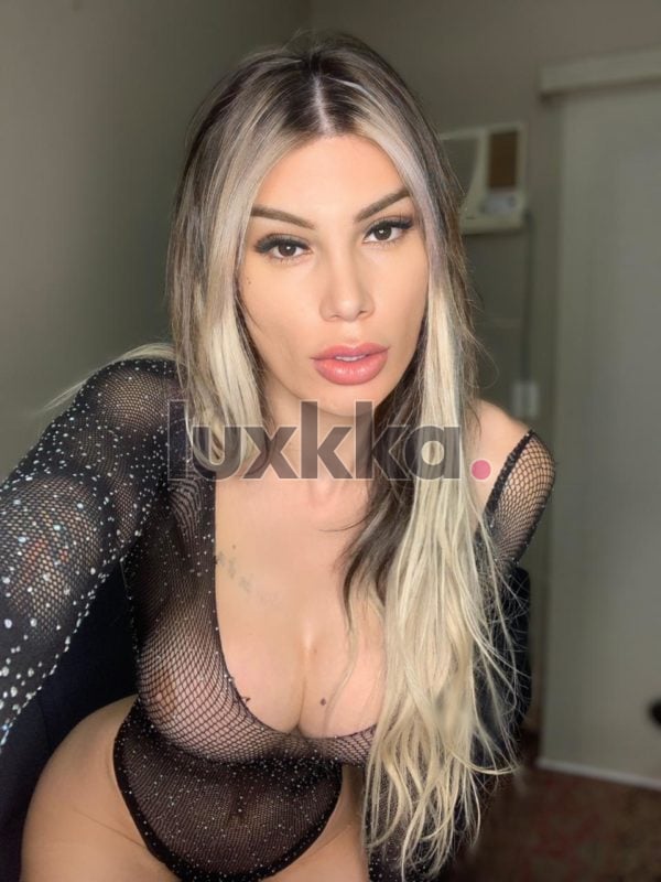 Clara Menezes, acompanhante trans em Copacabana, Rio de Janeiro, foto 46 de 104