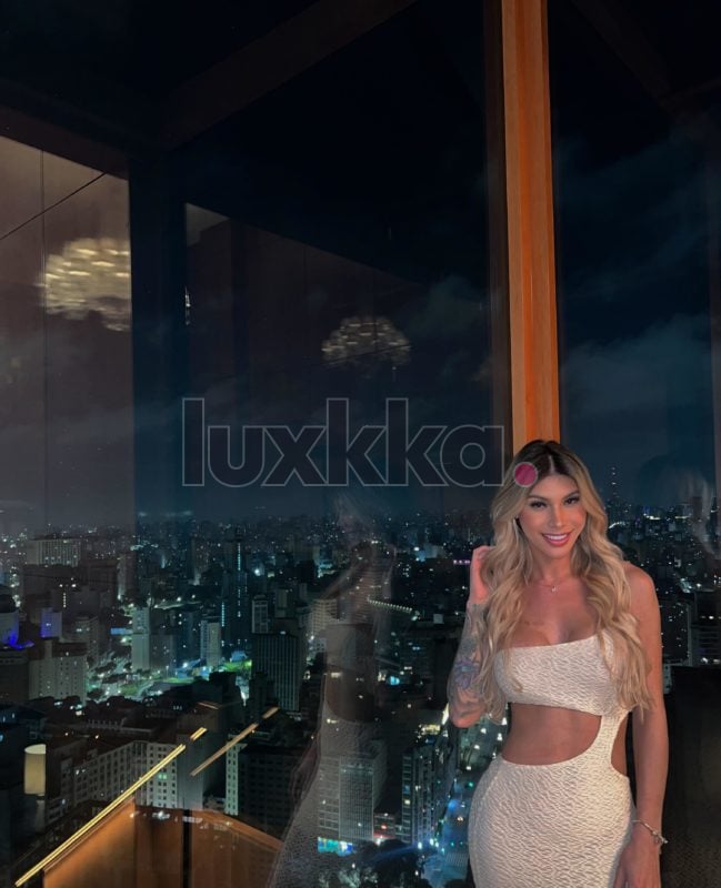 Clara Menezes, acompanhante trans em Copacabana, Rio de Janeiro, foto 56 de 104