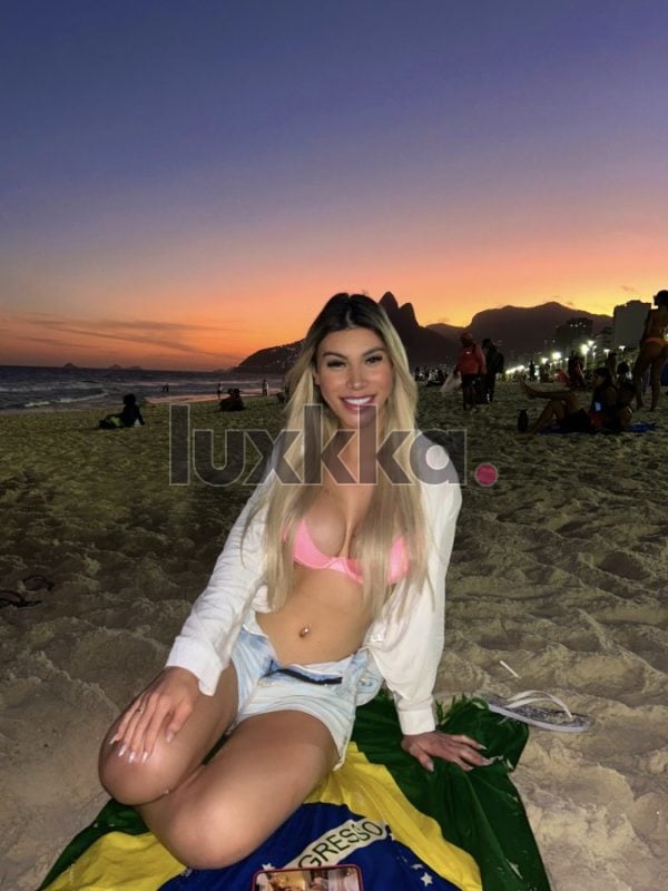 Clara Menezes, acompanhante trans em Copacabana, Rio de Janeiro, foto 36 de 104