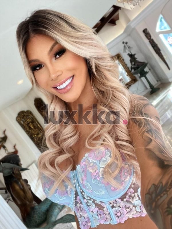 Clara Menezes, acompanhante trans em Copacabana, Rio de Janeiro, foto 53 de 104