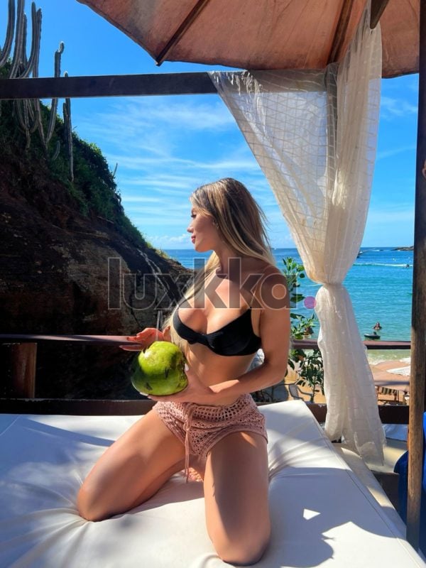Clara Menezes, acompanhante trans em Copacabana, Rio de Janeiro, foto 29 de 104