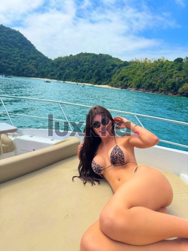 Clara Menezes, acompanhante trans em Copacabana, Rio de Janeiro, foto 63 de 104