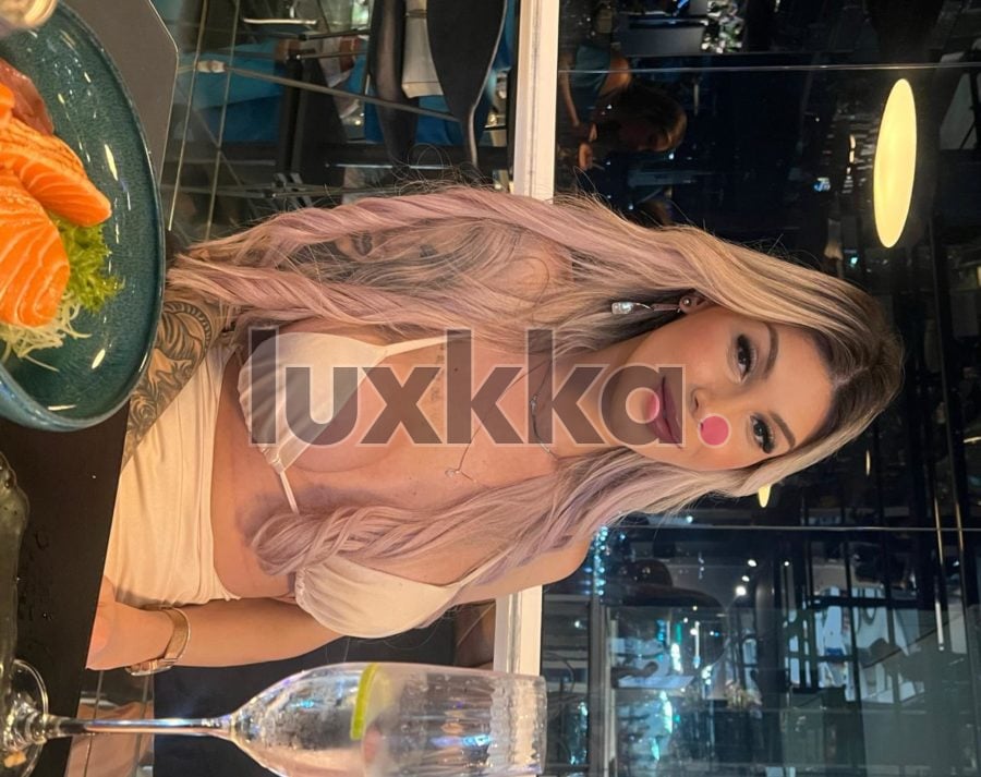 Clara Menezes, acompanhante trans em Copacabana, Rio de Janeiro, foto 103 de 104