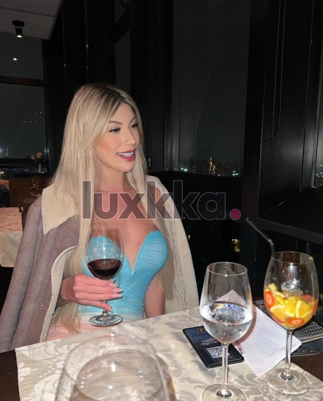 Clara Menezes, acompanhante trans em Copacabana, Rio de Janeiro, foto 80 de 104