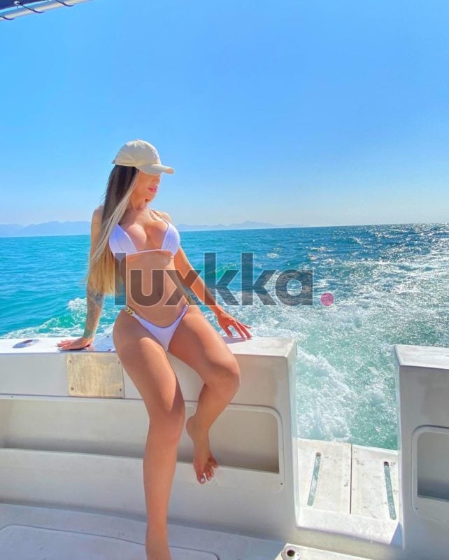 Clara Menezes, acompanhante trans em Copacabana, Rio de Janeiro, foto 65 de 104