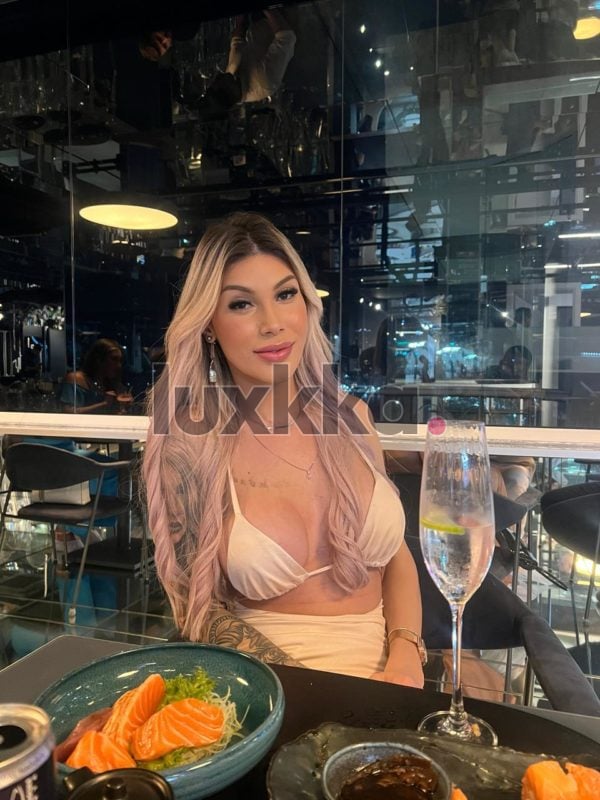 Clara Menezes, acompanhante trans em Copacabana, Rio de Janeiro, foto 17 de 104